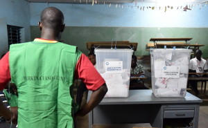 Scrutineers are at work during the counting of Burkina Faso's presidential election votes at a polling station in Ouagadougou on November 29, 2015. After Voters in Burkina Faso cast ballots on November 29 for a new president and parliament, hoping to tu the page on a year of turmoil during which the west African nation's people ousted a veteran ruler and repelled a military coup. AFP / ISSOUF SANOGO / AFP / ISSOUF SANOGO