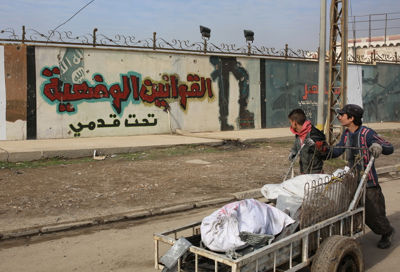 Iraqi people restorate Mosul