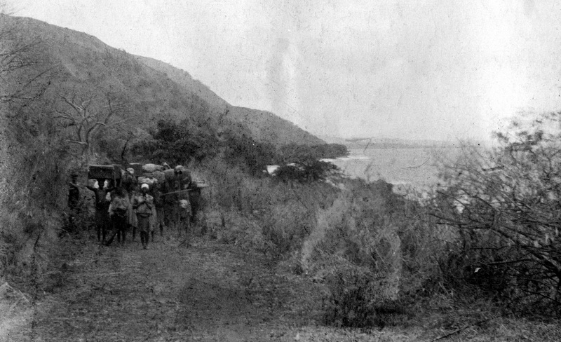 1925 La carovana sulle rive del lagp Niassa