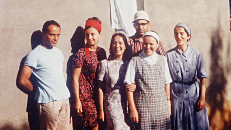 Annalena Tonelli e compagne a Wajir, col cappellino padre Gasparini Giovanni