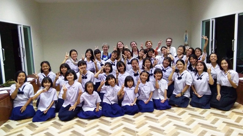 Chiang Saen girls_16x9