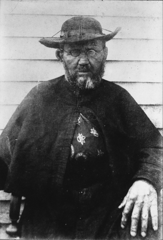 Father_Damien,_photograph_by_William_Brigham_resize