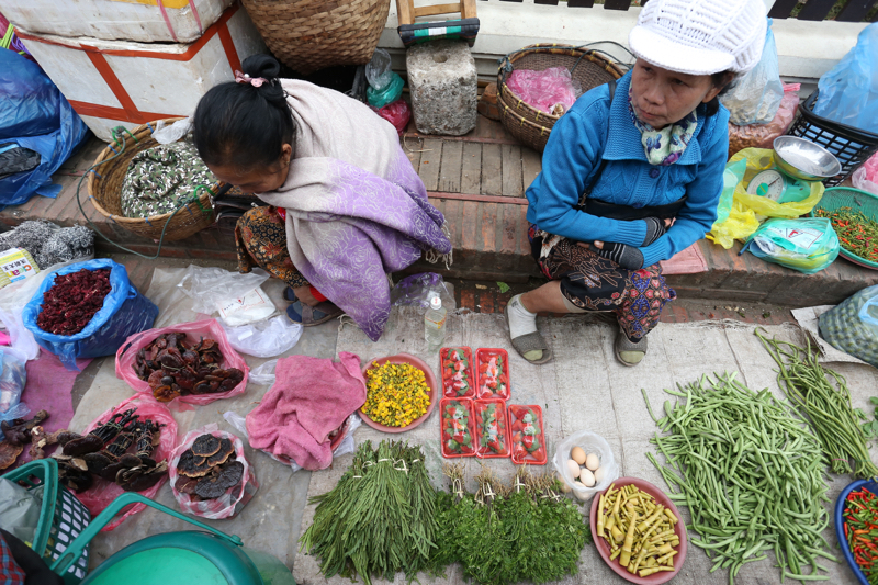 Mercato di Luang Prabang. Foto: Piergiorgio Pescali.