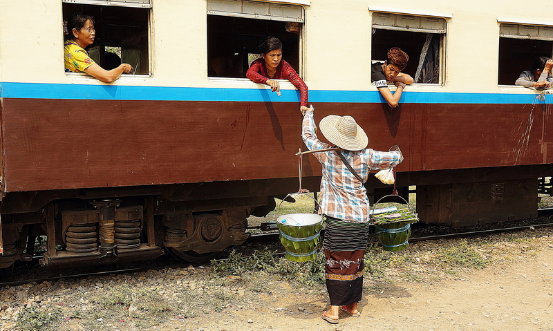 myanmar-train-fotoRichard Mcall-Pixabay _resize