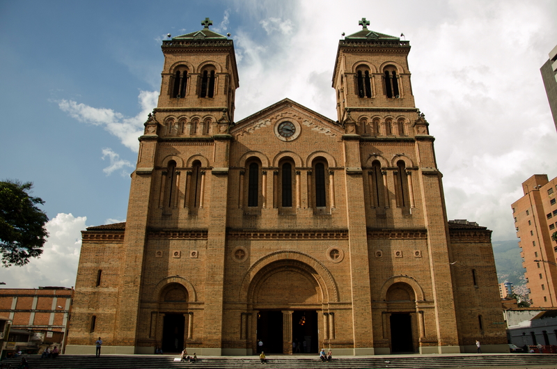 medellin-La cattedrale di Medellín, il cui nome completo è basilica cattedrale metropolitana dell’Immacolata Concezione-fotoUSA-Reiseblogger-Pixabay_resize