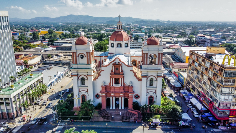 Honduras-foto-hector-emilio-gonzalez-unsplash-Catedral de San Pedro Sula_resize