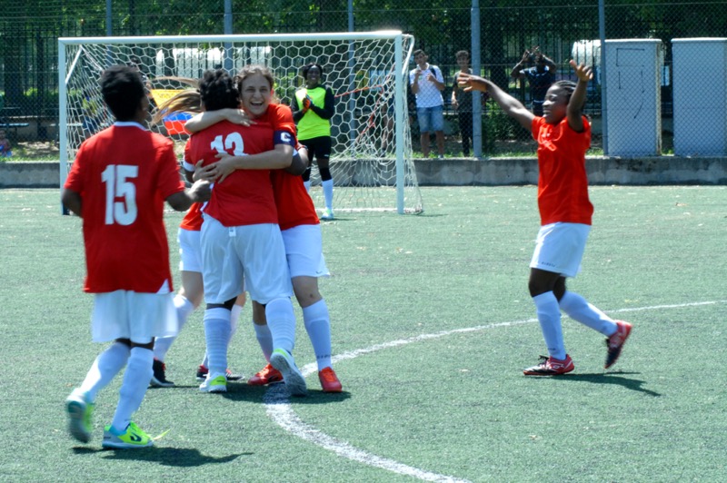 La felicità delle giocatrici dopo una rete. Foto Davide Casali.