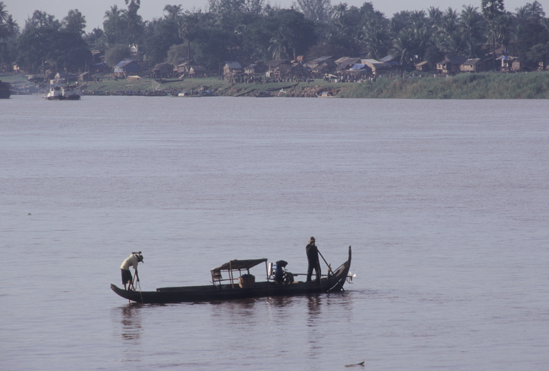 Pescatori sul Mekong. Foto Piergiorgio Pescali.