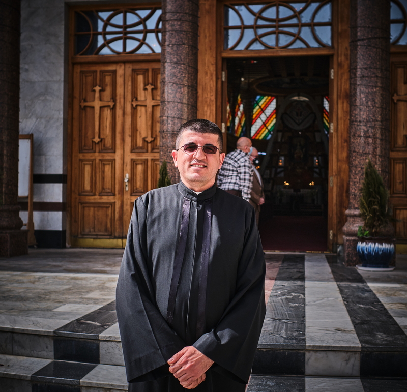 Padre Peter, sacerdote di Sayidat al-Nejat. Foto Angelo Calianno.