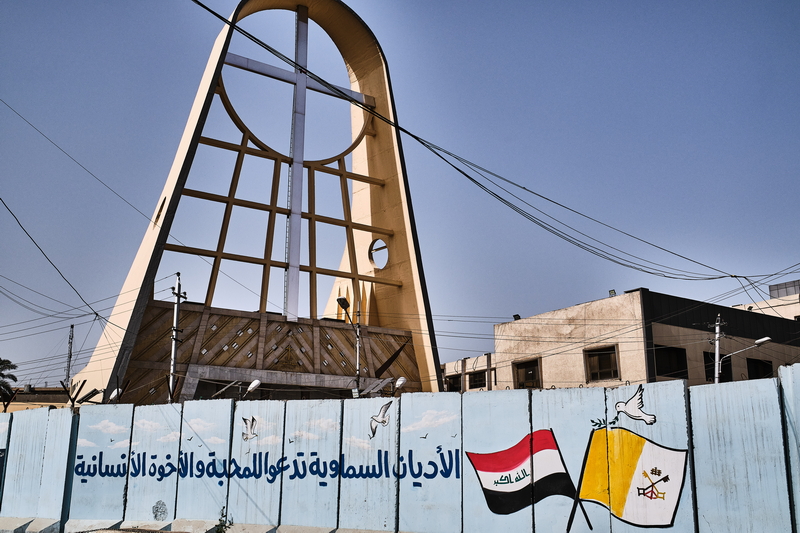 Murale per la visita di papa Francesco a Baghdad (2021). Foto Angelo Calianno.