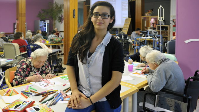 Mirandola (Mo). Ziamri Imane una ragazza di famiglia di origine magrebina ha aderito al bando del Servizio Civile Straordinario nel periodo successivo al terremoto che ha colpito l'Emilia prestando la sua opera presso un Centro Diuo per anziani