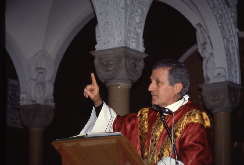 Don Tonino Bello al convegno giovani 1989 a Torino