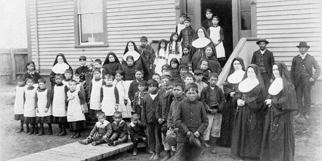 Canada-Residential-school-nuns-PortHarrison-Quebec_photo-H.J. Woodside – Library and Archives Canada PA-123707_resize