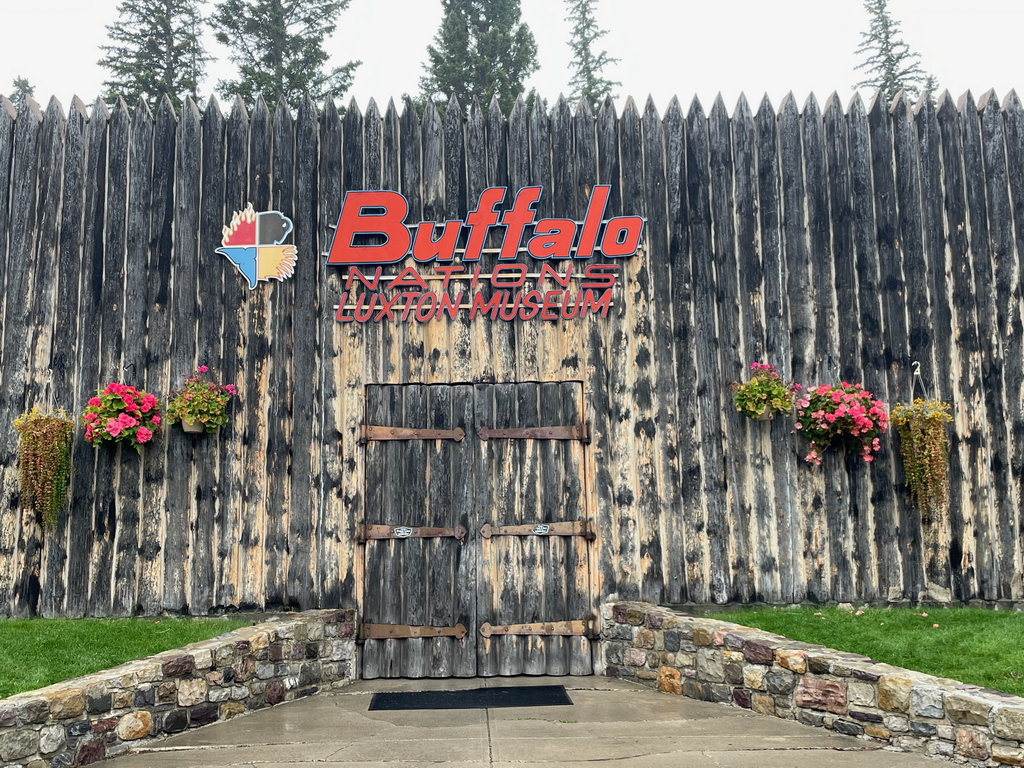 L’entrata del piccolo ma interessante museo di Banff. Foto Paolo Moiola.